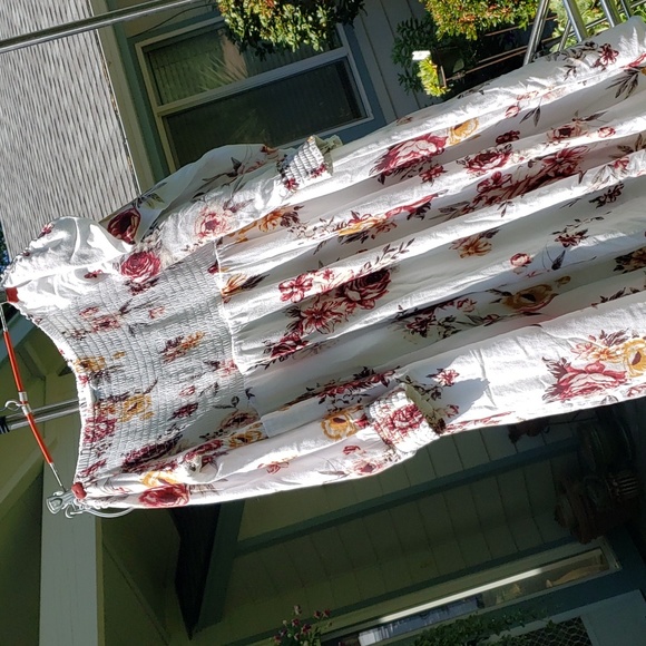 TORRID Ivory rose print DRESS On/Off shoulder, Ruched top. SIZE 1 EUC - Picture 7 of 12